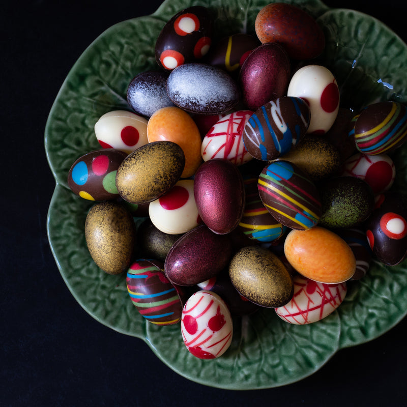 Assorted chocolate hand painted Easter eggs (bag of 8 eggs/120 grams)